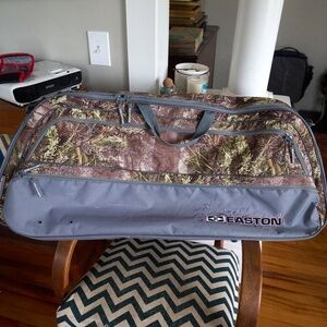 Easton Deluxe 4517 Ladies Bowcase